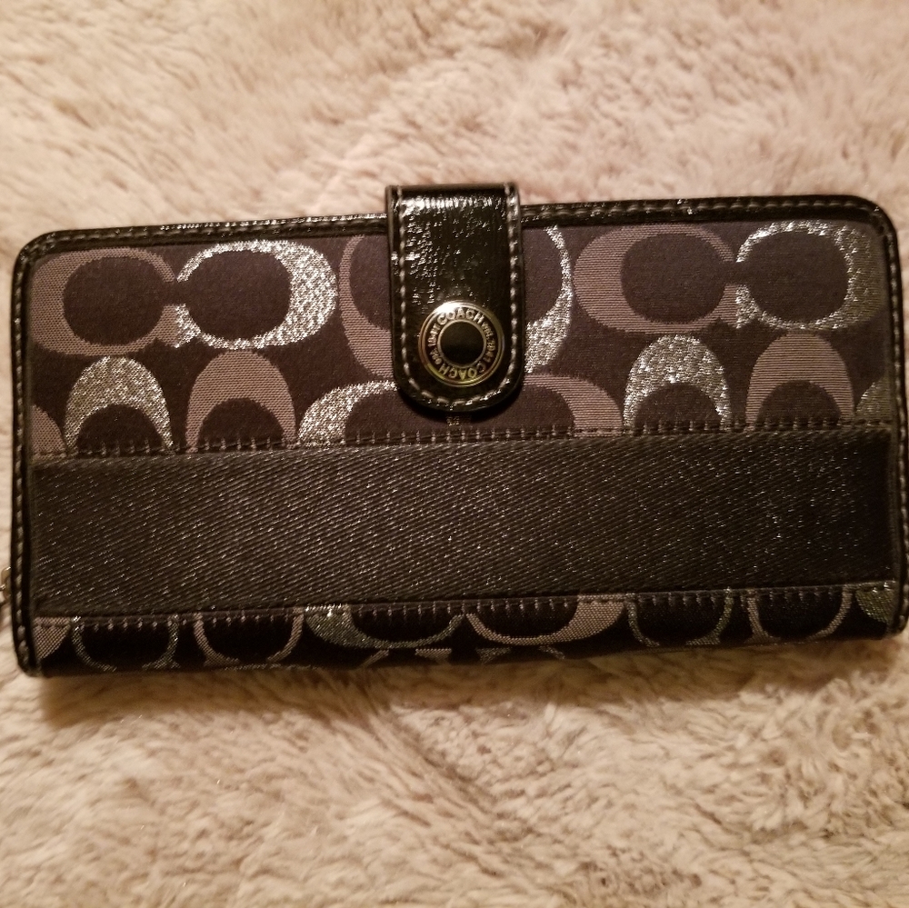 Signature Coach wallet, like new